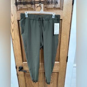 Lululemon On The Fly Jogger -Brand New w Tag